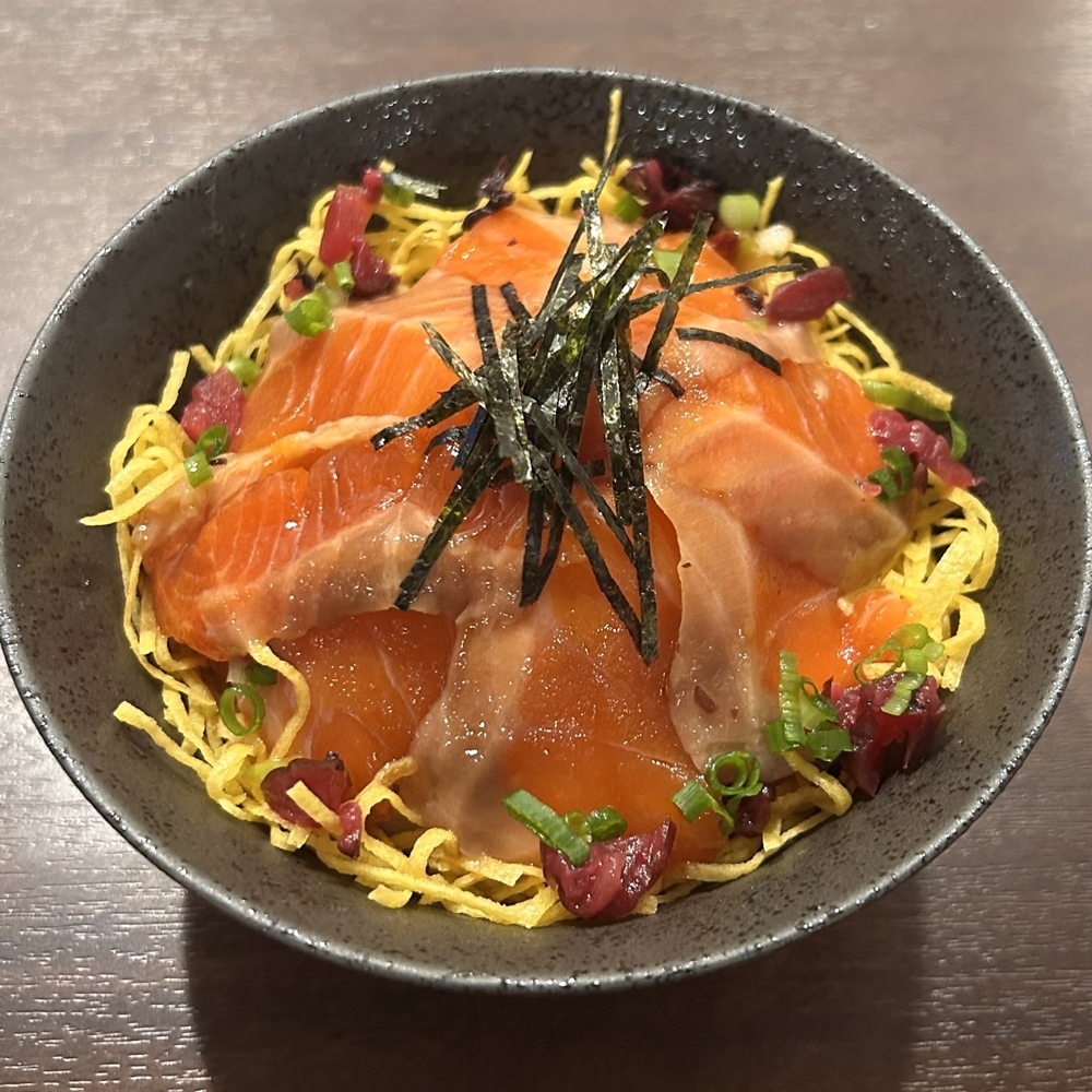 サーモン漬け丼